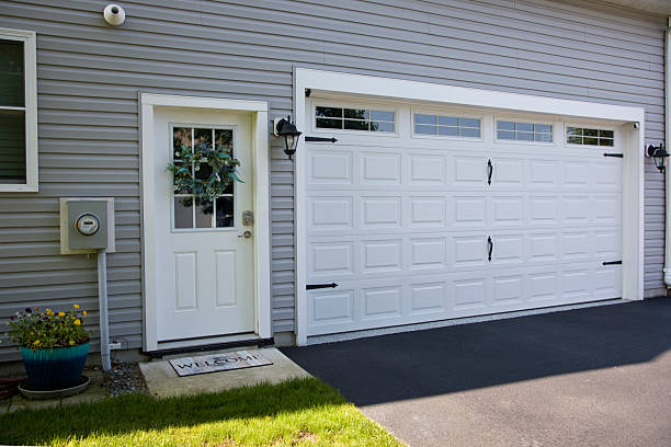 24/7 Emergency Garage Door Panel Replacement experts in Fairway, KS